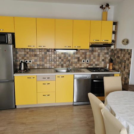 Apartman Ante Brela Eksteriør bilde