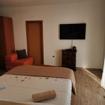 Apartman Ante Brela Eksteriør bilde